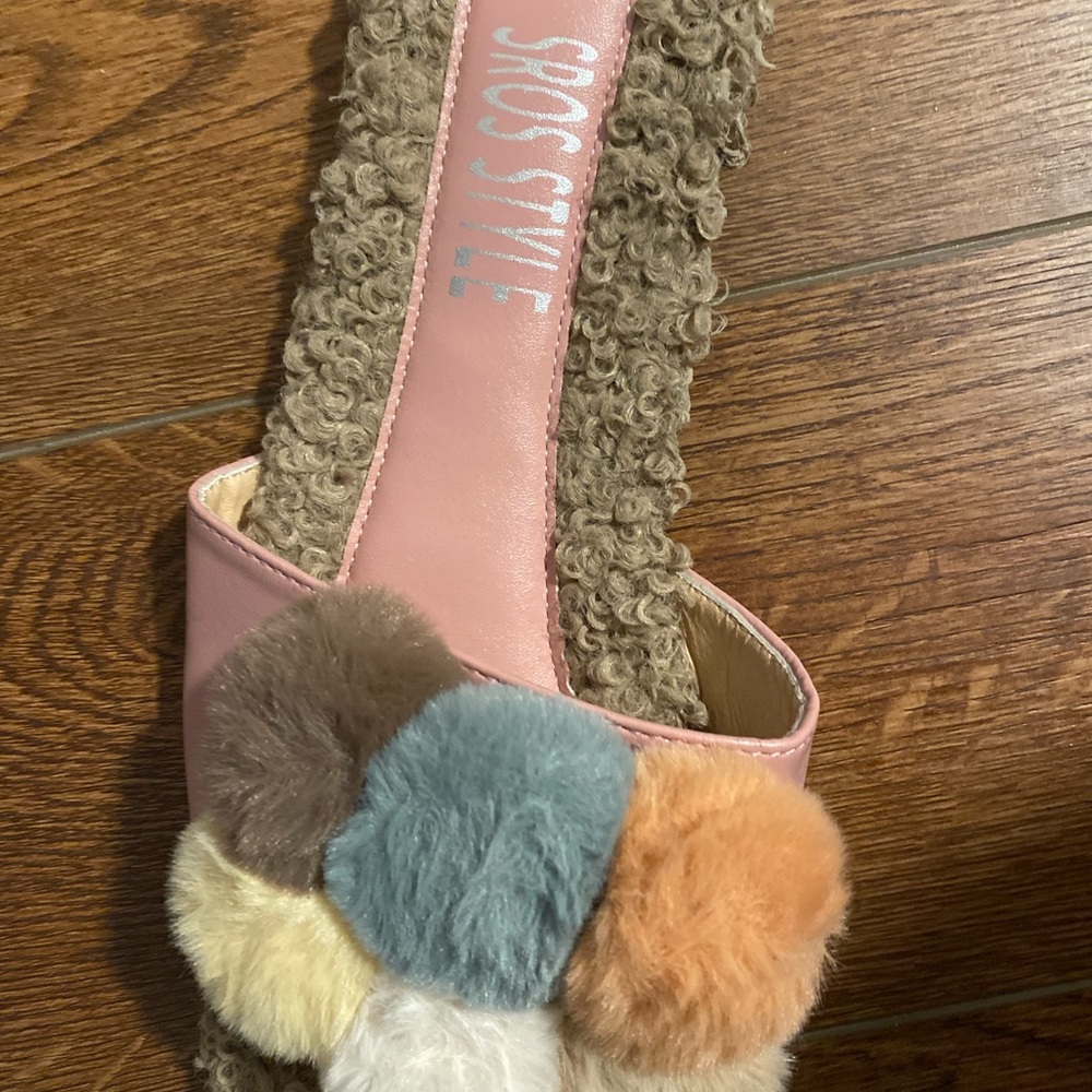Slippers - Picture 4 of 5